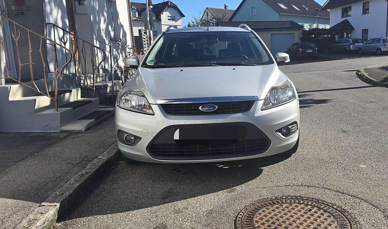 Silber Gebraucht 2009 Ford Focus Sport Limousine | 2.900 € (Fairer Preis) - Bild 1/4