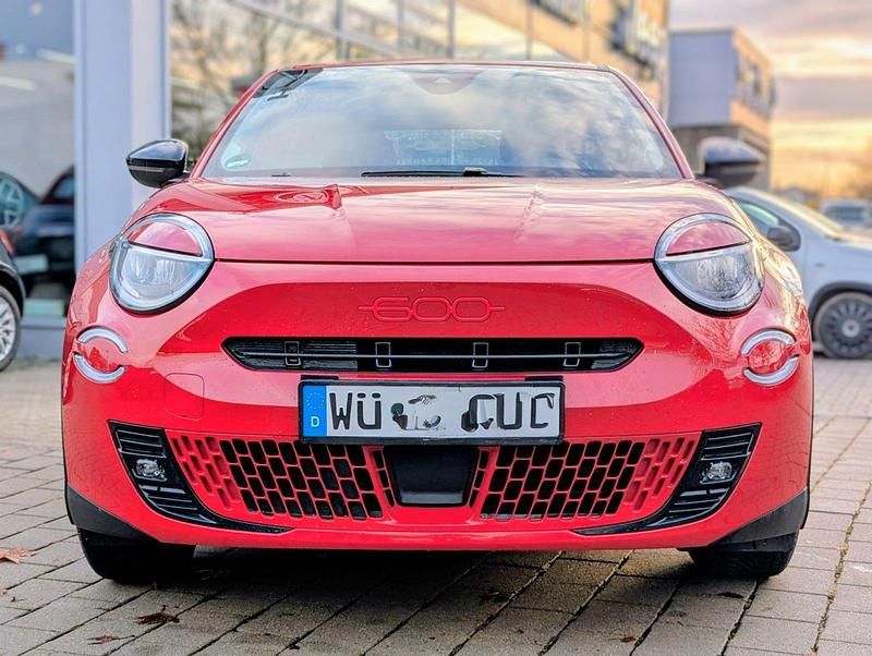 Gebraucht Fiat 600E Red 114 kW (156 PS) 2024 Rot SUV