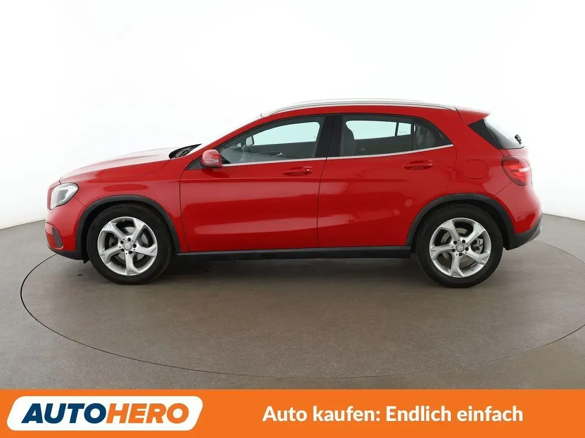 Gebraucht Mercedes GLA180 Urban 122 PS (89 kW) 2017 Rot SUV