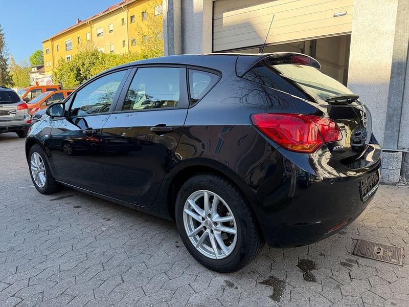 Gebraucht Opel Astra Edition 101 PS (74 kW) 2010 Schwarz Limousine