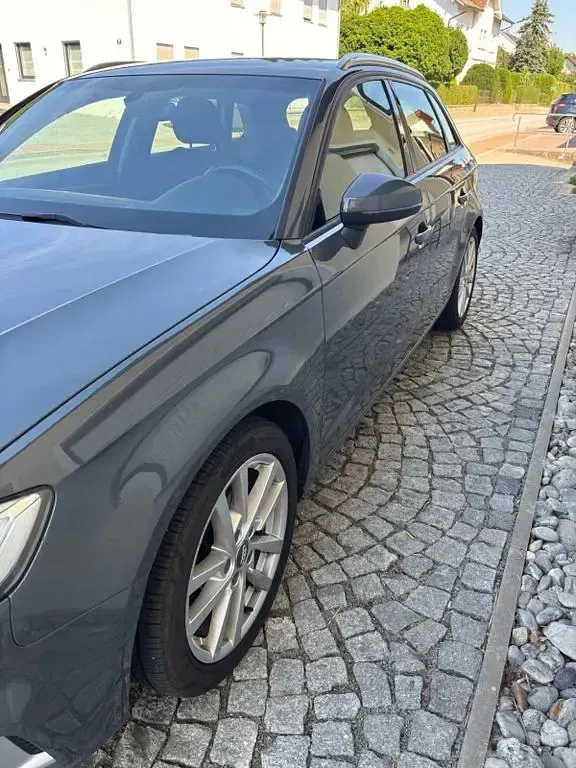 Gebraucht Audi A3 Ambiente 150 PS (110 kW) 2016 Grau Limousine