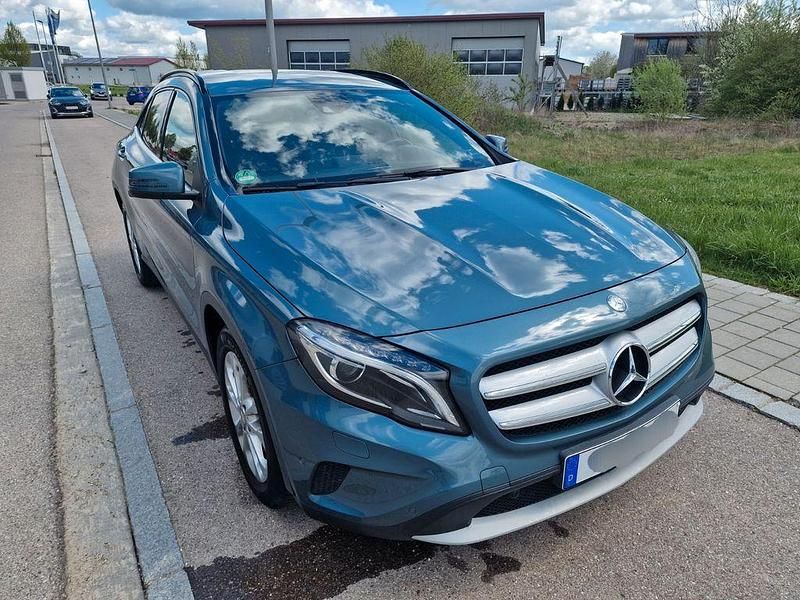 Usata Mercedes GLA200 156 CV (114 kW) 2014 Blu SUV
