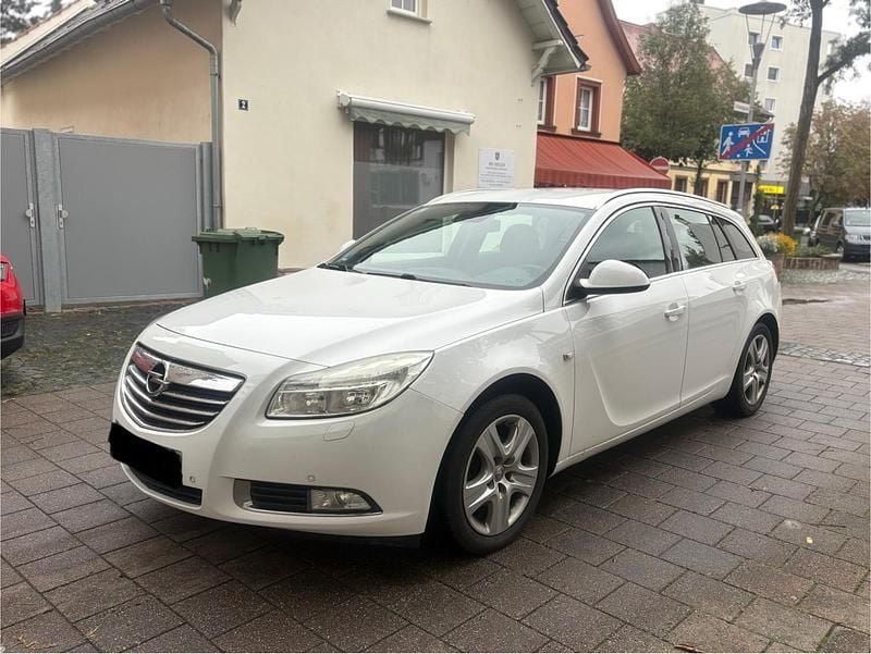 Weiß Gebraucht 2009 Opel Insignia Kombi | 3.000 € (Guter Preis) - Bild 1/4