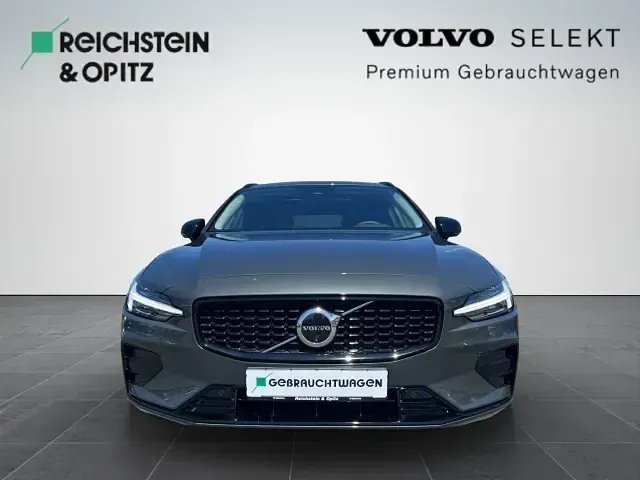 Gebraucht Volvo V60 Plus 197 PS (144 kW) 2025 Gruen Kombi