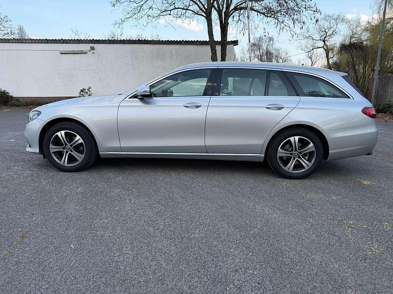 Gebraucht Mercedes E220 Avantgarde 194 PS (142 kW) 2019 Iridiumsilber  metalliclack Kombi