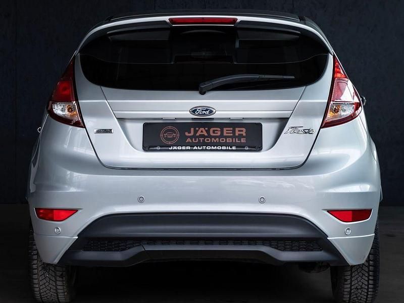 Gebraucht Ford Fiesta Trend 101 PS (74 kW) 2013 Silber Kleinwagen