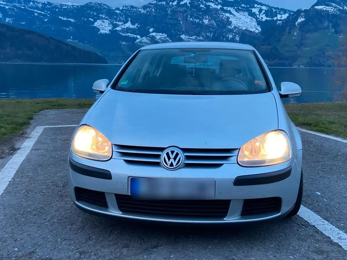 Gebraucht VW Golf V 105 PS (77 kW) 2005 Silber Kleinwagen
