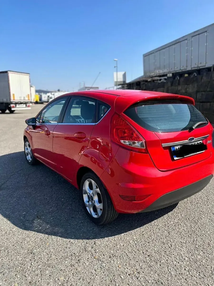 Gebraucht Ford Fiesta Trend 60 PS (44 kW) 2009 Rot Limousine