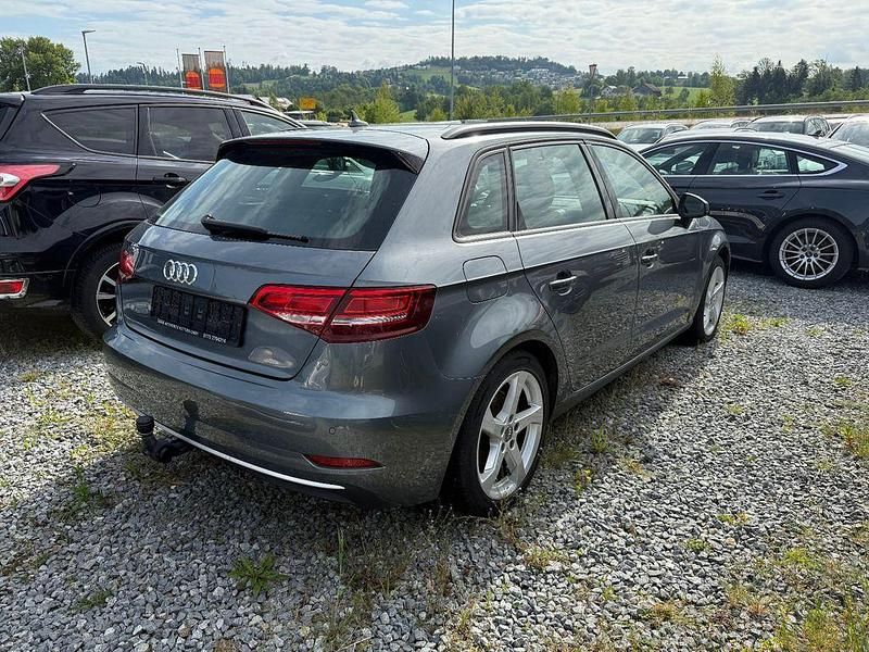 Gebraucht Audi A3 Sport 150 PS (110 kW) 2018 Grau Limousine