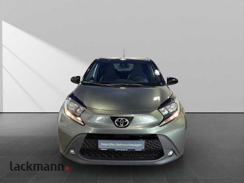 Gebraucht Toyota Aygo X Basis 72 PS (52 kW) 2023 Cardamon green metallic/ night sky black SUV