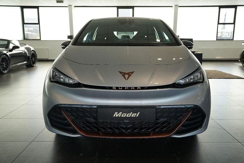 Neu Cupra Born 169 kW (231 PS) 2026 Silber Kleinwagen