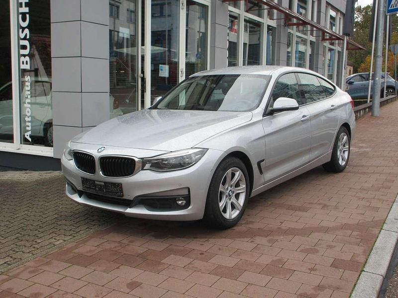 Glaciersilber Gebraucht 2017 BMW 320 Advantage Limousine | 15.900 € (Fairer Preis) - Bild 1/4