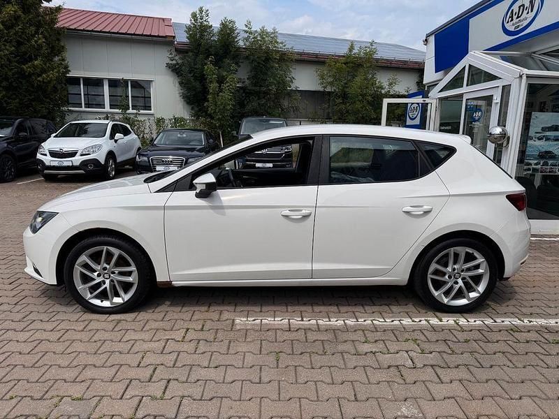 Gebraucht Seat Leon Style 125 PS (91 kW) 2015 Weiß Limousine