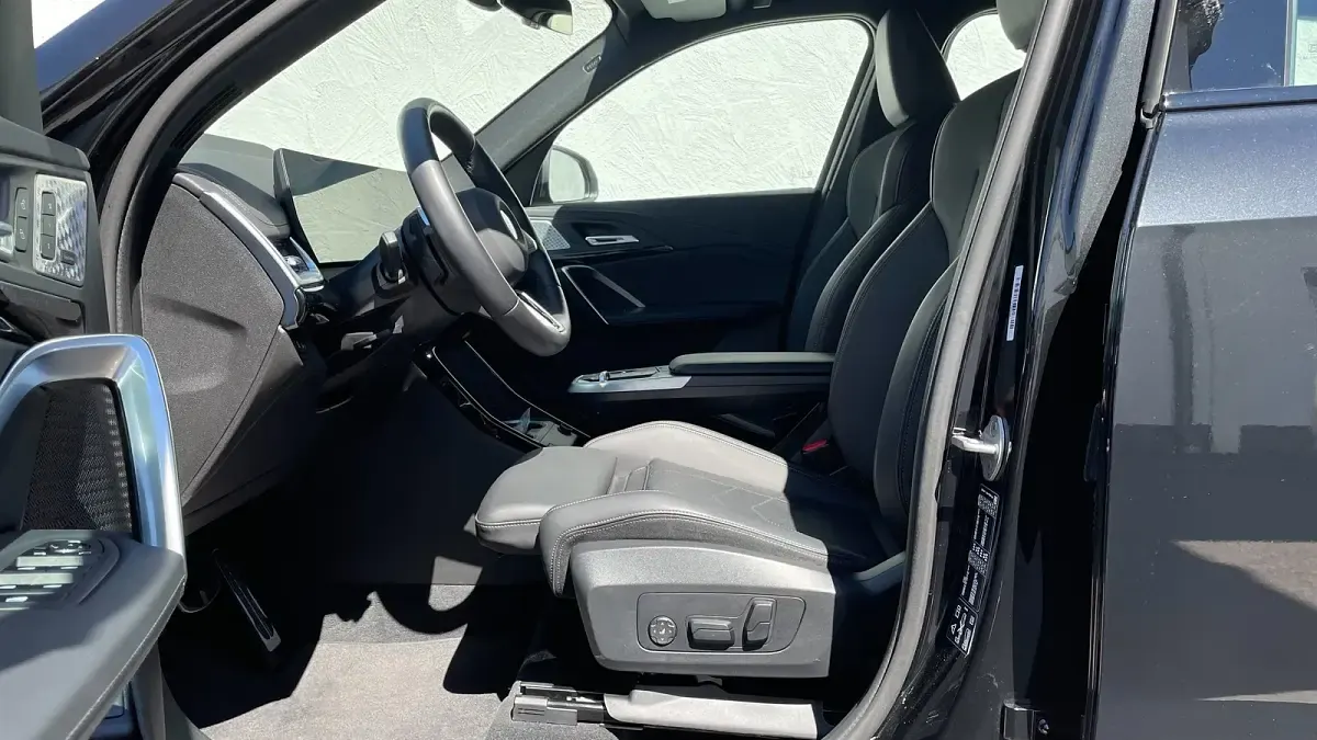 Gebraucht BMW X1 M Sport 204 PS (150 kW) 2025 Saphirschwarz metallic SUV