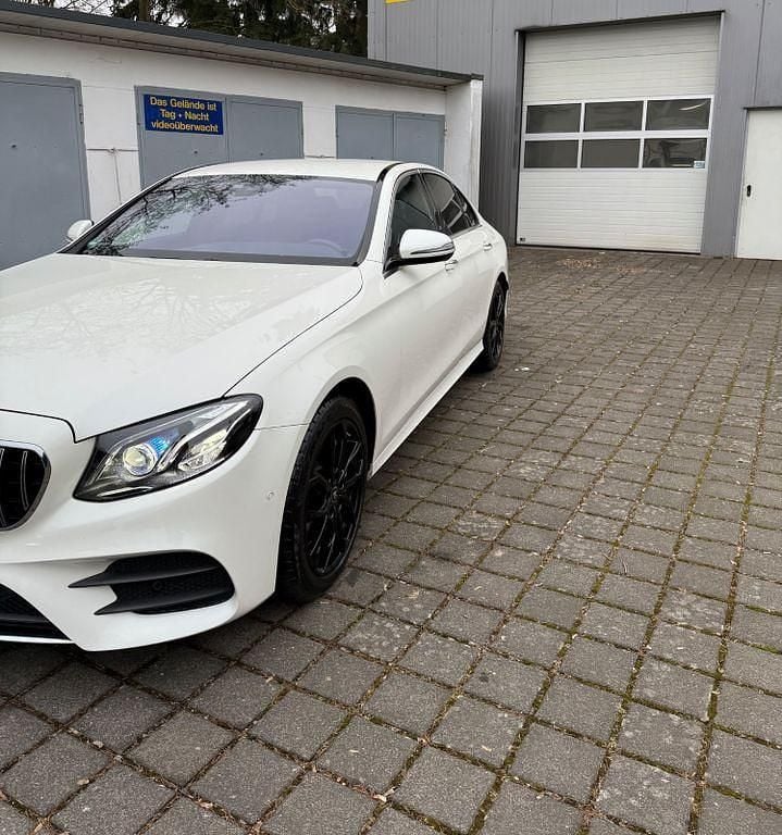 Gebraucht Mercedes E350 AMG line 299 PS (219 kW) 2019 Weiß Limousine
