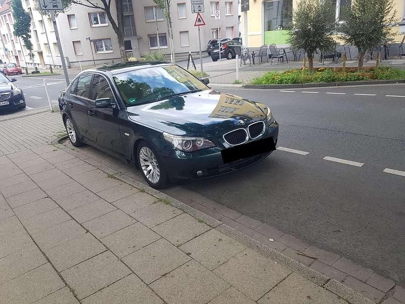 Grün Gebraucht 2004 BMW 530 Limousine | 5.200 € (Fairer Preis) - Bild 1/4