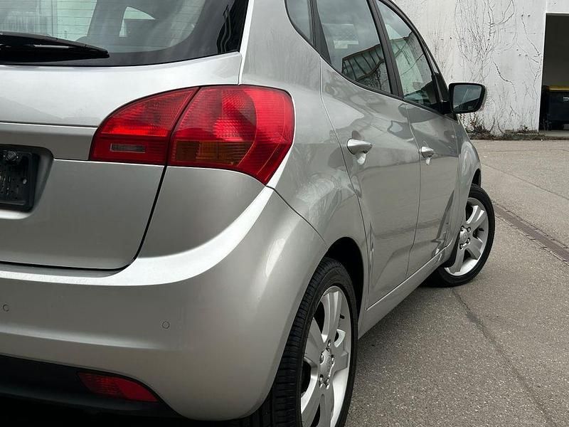 Gebraucht Kia Venga 125 PS (91 kW) 2012 Silber Kleinwagen