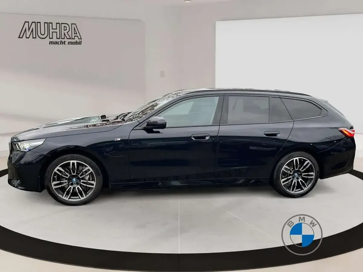 Gebraucht BMW 550e M Sport 489 PS (359 kW) 2025 Schwarz Limousine