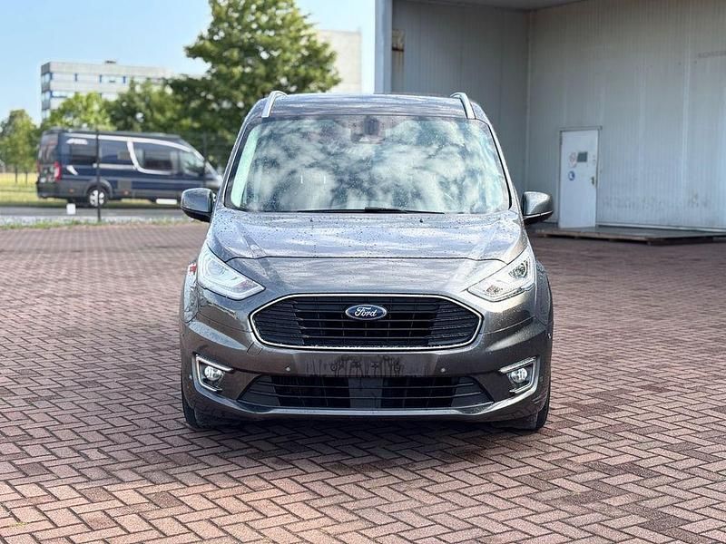 Grau Gebraucht 2019 Ford Grand Tourneo Connect Titanium Van / Kleinbus | 17.990 € (Guter Preis) - Bild 1/4