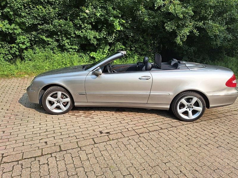Silber Gebraucht 2008 Mercedes CLK200 Elegance Cabrio | 12.300 € (Fairer Preis) - Bild 1/4