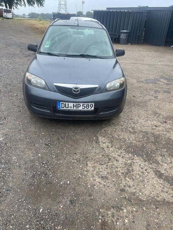 Grau Gebraucht 2003 Mazda 2 Exclusive Limousine | 860 € (Fairer Preis) - Bild 1/4