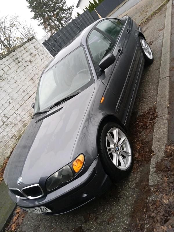 Silber Gebraucht 2003 BMW 318 Limousine | 2.850 € (Guter Preis) - Bild 1/4