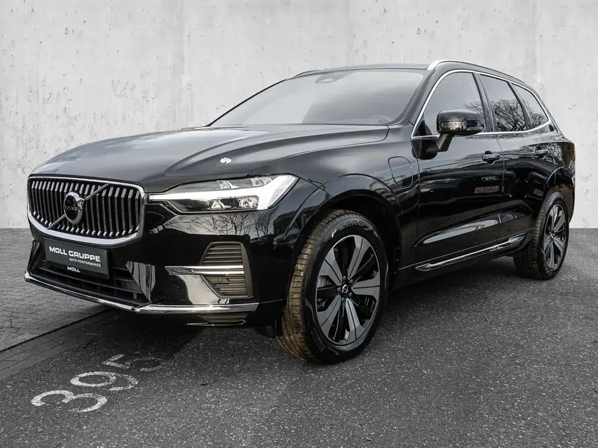 Używany Volvo XC60 Core 253 KM (186 kW) 2025 Czarny SUV