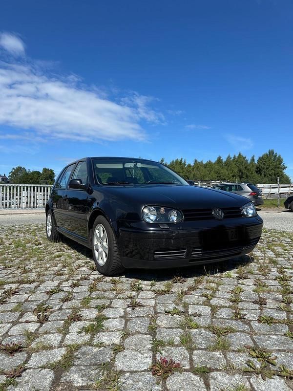 Schwarz Gebraucht 2001 VW Golf IV Limousine | 1.750 € (Fairer Preis) - Bild 1/4