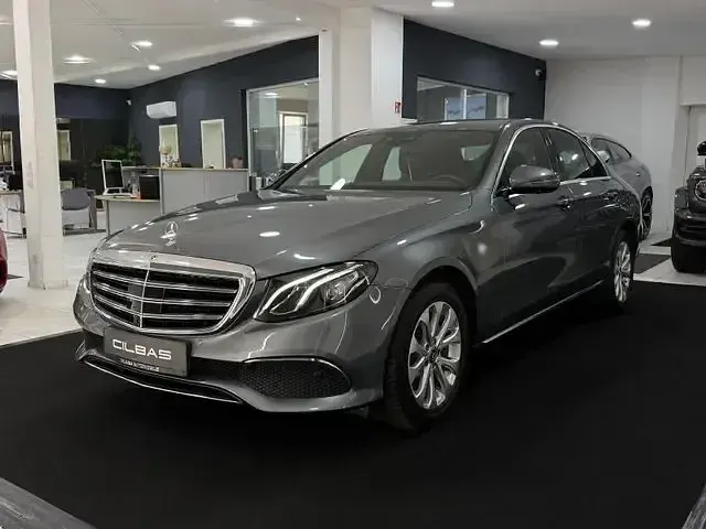 Gebraucht Mercedes E220 194 PS (142 kW) 2019 Grau Limousine