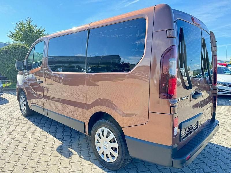 Gebraucht Renault Trafic Expression 121 PS (88 kW) 2019 Braun Van / Kleinbus