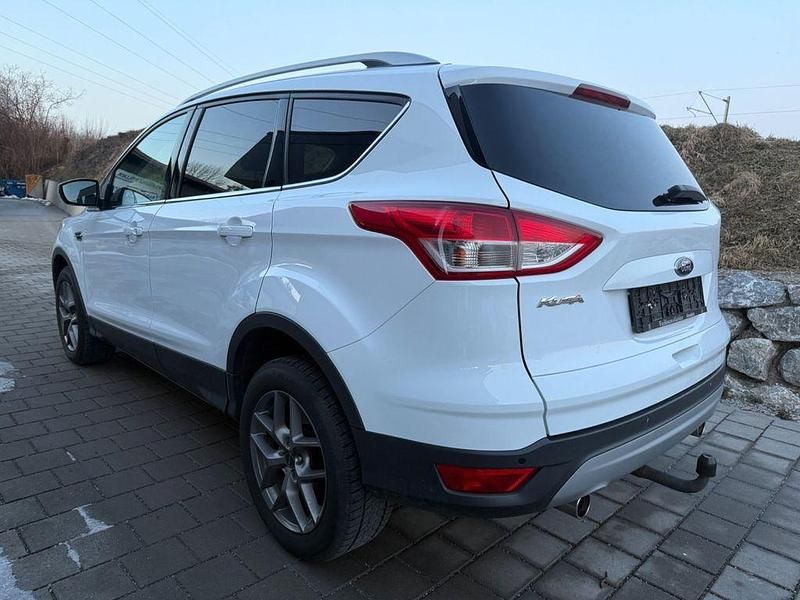 Gebraucht Ford Kuga Trend 150 PS (110 kW) 2015 Weiß SUV