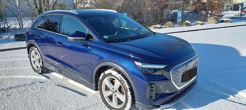 Blau Gebraucht 2021 Audi Q4 e-tron SUV | 28.500 € (Guter Preis) - Bild 1/4