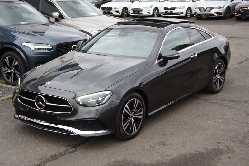 Olivgruen matt Gebraucht 2023 Mercedes E300 Avantgarde Coupé | 44.444 € (Guter Preis) - Bild 1/4