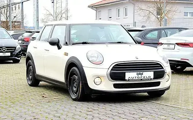 Używany Mini ONE 75 KM (55 kW) 2016 Biały Hatchback