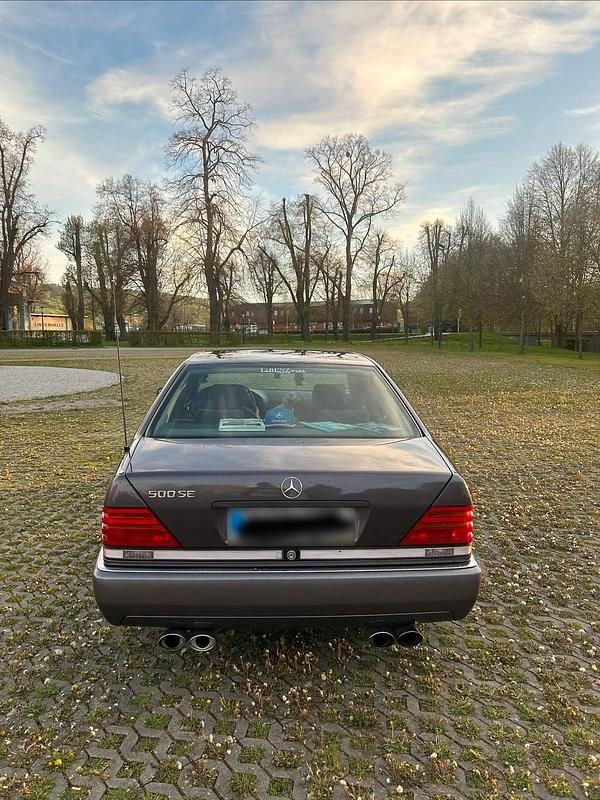 Używany Mercedes E500 326 KM (239 kW) 1992 Andere farben Sedan/Limuzyna
