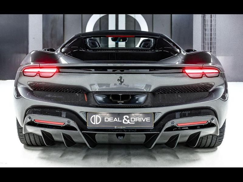 Gebraucht Ferrari 296 829 PS (609 kW) 2024 Grau Cabrio