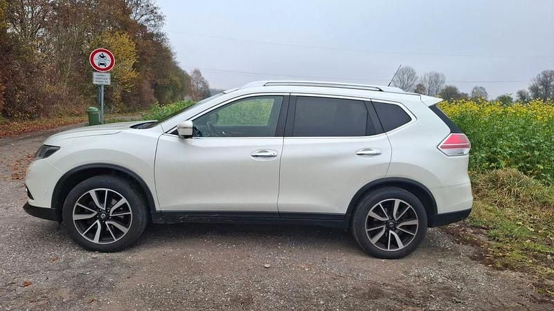 Weiß Gebraucht 2016 Nissan X-Trail N-Vision SUV | 13.700 € (Fairer Preis) - Bild 1/4
