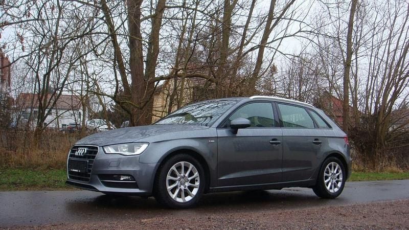 Grau Gebraucht 2013 Audi A3 S-Line Limousine | 7.990 € (Superpreis) - Bild 1/4