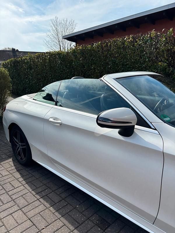 Gebraucht Mercedes C180 AMG line 156 PS (114 kW) 2019 Weiß Cabrio