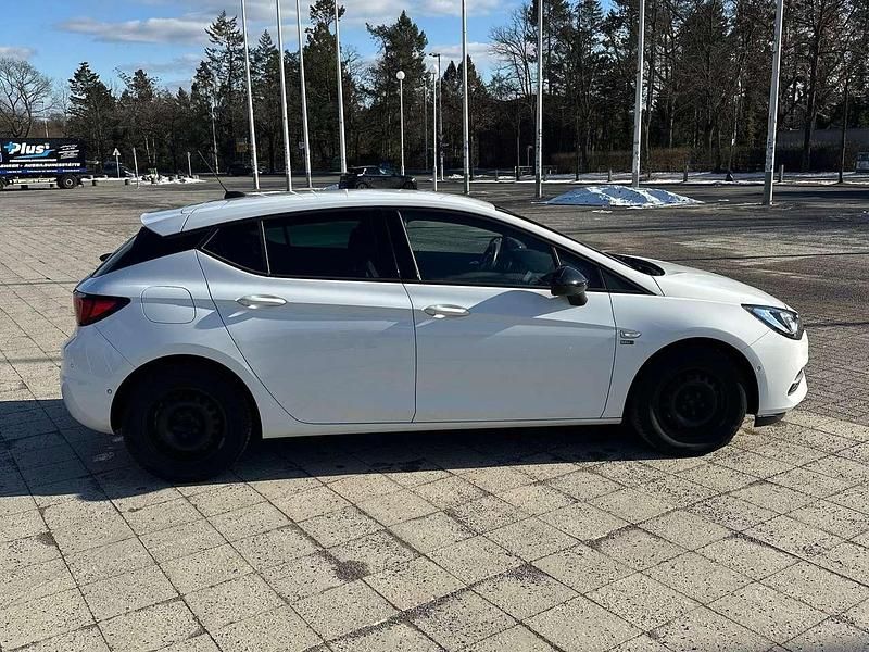 Używany Opel Astra 145 KM (106 kW) 2020 Biały Sedan/Limuzyna