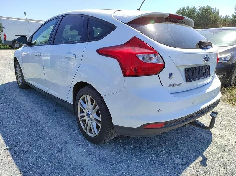 Gebraucht Ford Focus 125 PS (91 kW) 2013 Frostweiß Kleinwagen