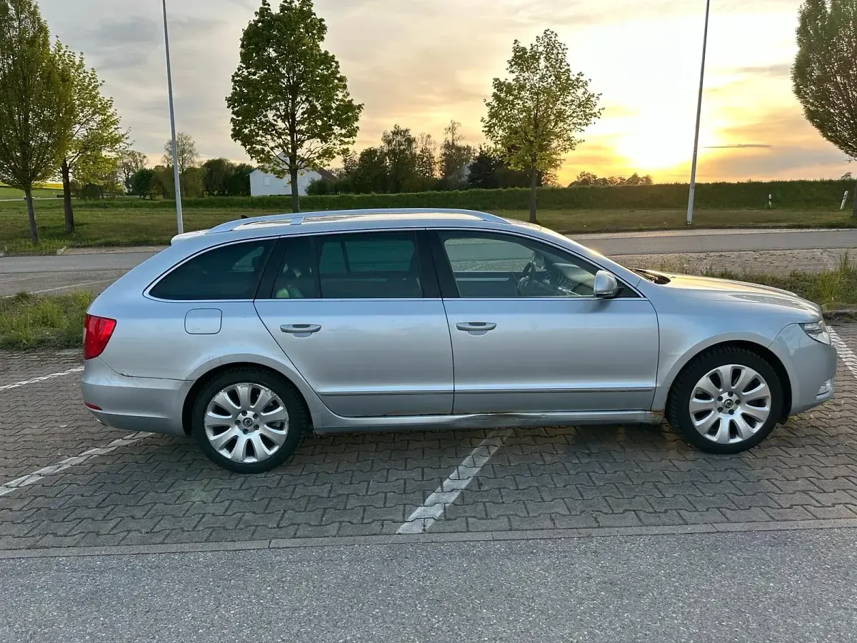 Gebraucht Skoda Superb 260 PS (191 kW) 2010 Silber Kombi