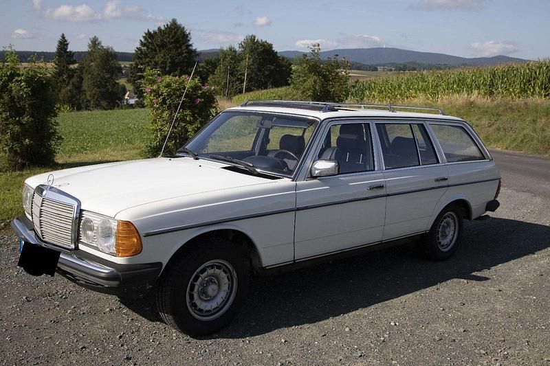 Weiß Gebraucht 1982 Mercedes 300 Kombi | 19.900 € - Bild 1/4