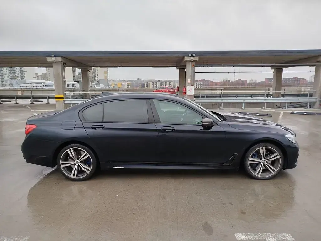 Gebraucht BMW 750L Performance 449 PS (330 kW) 2018 Blau Limousine