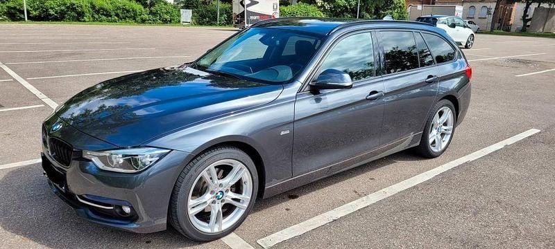 Grau Gebraucht 2018 BMW 320 Sport Line Kombi | 15.500 € (Guter Preis) - Bild 1/4