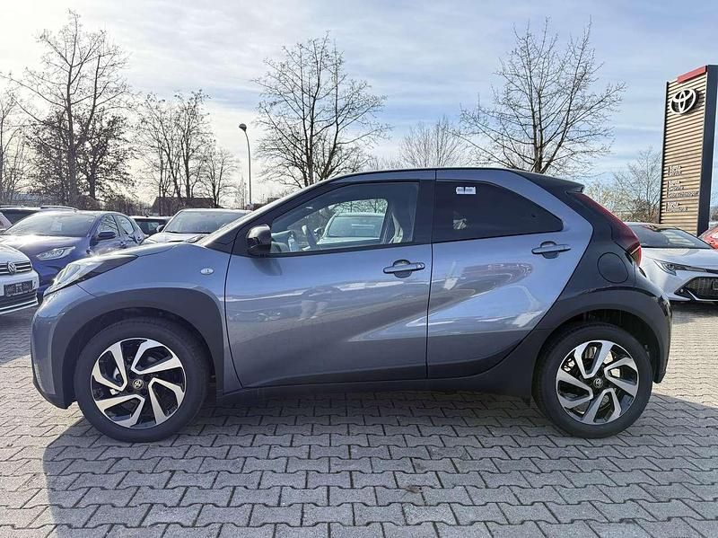 Neu Toyota Aygo X 72 PS (52 kW) 2026 Celestite grey metallic SUV