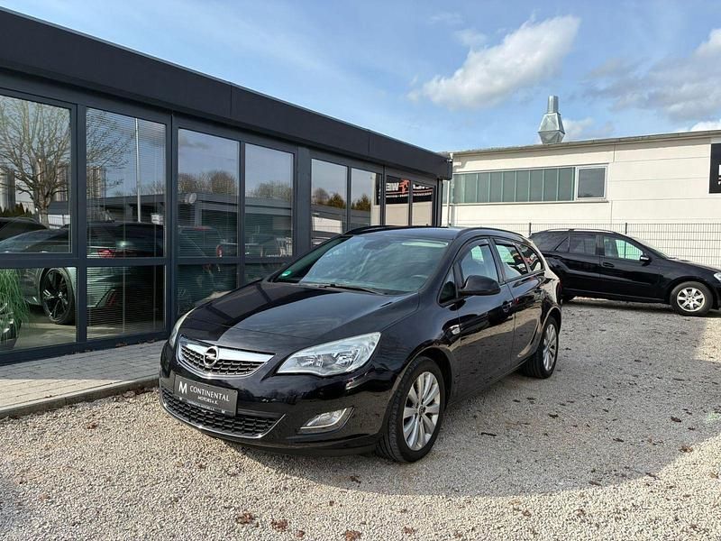 Gebraucht Opel Astra Edition 116 PS (85 kW) 2011 Schwarz Kombi