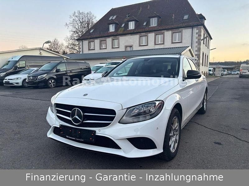 Weiß Gebraucht 2020 Mercedes C180 Avantgarde Limousine | 16.950 € (Fairer Preis) - Bild 1/4