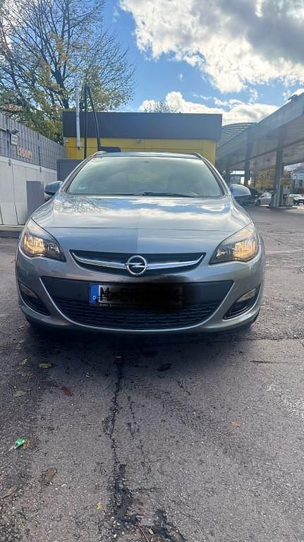Grau Gebraucht 2012 Opel Astra Kombi | 5.900 € (Guter Preis) - Bild 1/4