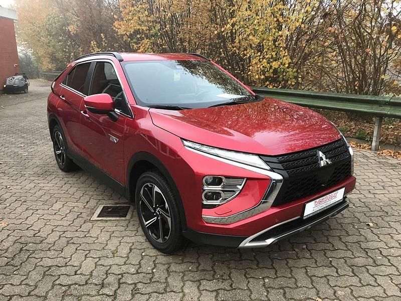 Gebraucht Mitsubishi Eclipse Cross Plus 98 PS (72 kW) 2022 Dynamik rot (d) SUV